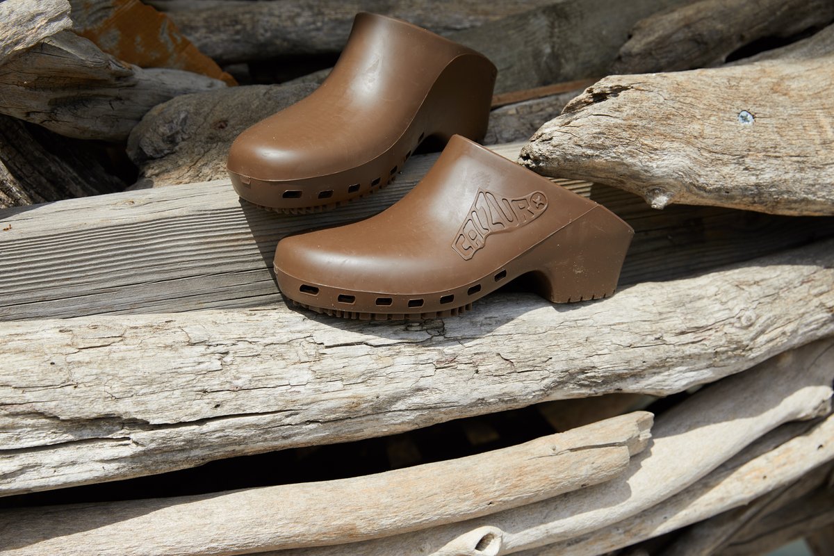 Calzuro Classic Clogs With Holes