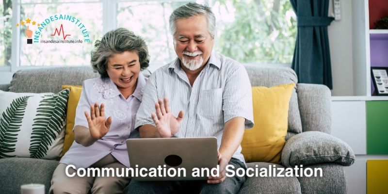 How Does Technology Benefit the Elderly in Communication and Socialization